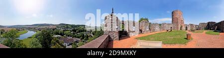 Vista dalle rovine del castello di Polle, bassa Sassonia, Germania Foto Stock