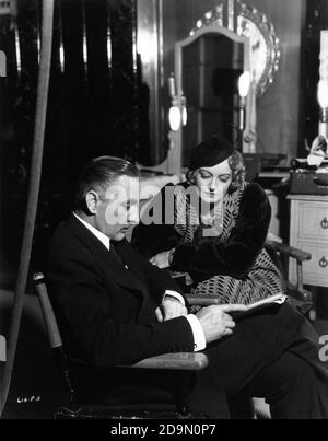 JOHN BARRYMORE e DORIS KENYON sul set candida durante le riprese Di CONSIGLIERE ALLA LEGGE 1933 regista WILLIAM WYLER giocare e. Sceneggiatura ELMER RICE Universal Pictures Foto Stock