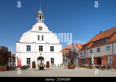 Vecchio municipio sulla piazza del mercato di Wolgast, Wolgast, Usedom, Mar Baltico, Meclemburgo-Pomerania occidentale, Germania Foto Stock