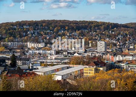 Vista su Wuppertal, a nord, quartiere Elberfeld ovest, vista sulla città settentrionale a Wuppertal-Katernberg, NRW, Germania Foto Stock