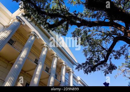 Barton Academy, la prima scuola pubblica in Alabama, è raffigurata, il 31 ottobre 2020, a Mobile, Alabama. Foto Stock