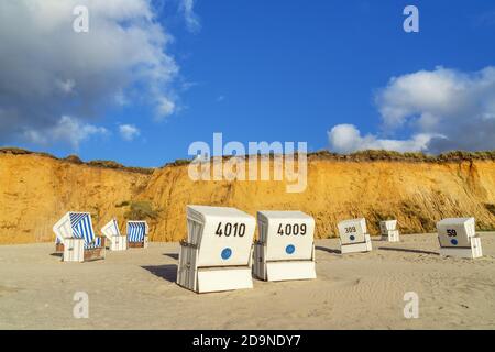 Sedie da spiaggia sul Rote Kliff a Kampen, Sylt Island, North Friesland, Schleswig-Holstein, Germania del Nord, Germania, Europa Foto Stock