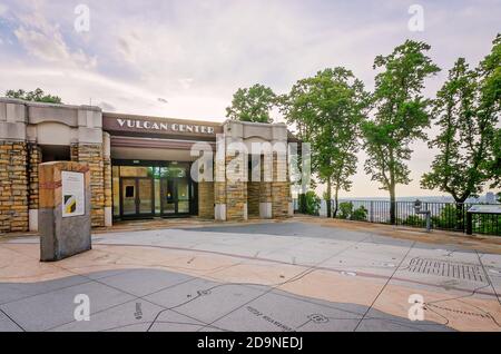 L'ingresso al Vulcan Centre è raffigurato nel Vulcan Park, 19 luglio 2015, a Birmingham, Alabama. Il parco ospita una statua in ferro di Vulcan. Foto Stock