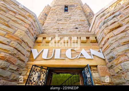 L'ingresso alla torre dell'ascensore di Vulcan Park è raffigurato a Vulcan Park, 19 luglio 2015, a Birmingham, Alabama. Foto Stock