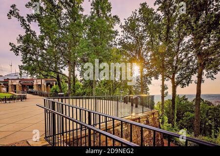 L'ingresso al Vulcan Centre è raffigurato nel Vulcan Park, 19 luglio 2015, a Birmingham, Alabama. Il parco ospita una statua in ferro di Vulcan. Foto Stock