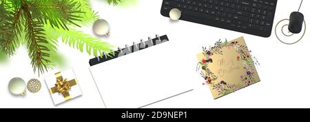 Natale Capodanno mock con tastiera per computer, notebook, decorazioni natalizie su sfondo bianco. Testo su gold gift tag Buon Natale. Illustrazione 3D orizzontale. Bock up. Posiziona per il testo. Spazio di copia Foto Stock