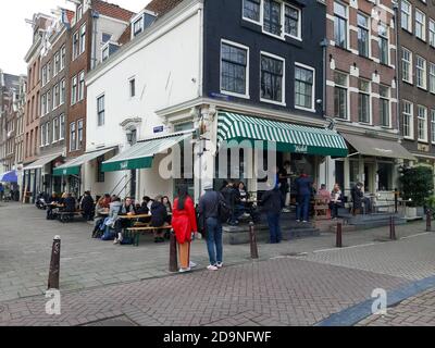 bar all'aperto nella strada per il bivacco l'aperitivo per fare una vita sociale ad amsterdam Foto Stock