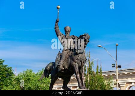 Monumento a hetman Petro Konashevych-Sahaidachny in Piazza Kontraktova a Kiev, Ucraina Foto Stock