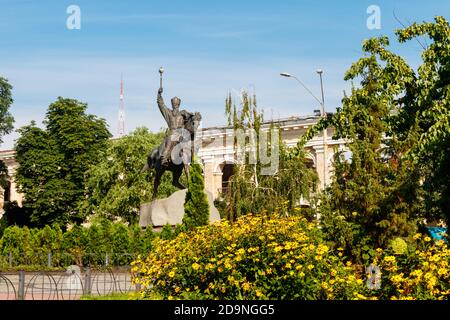 Monumento a hetman Petro Konashevych-Sahaidachny in Piazza Kontraktova a Kiev, Ucraina Foto Stock