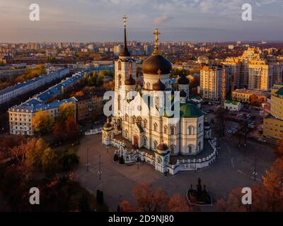 Serata autunno Voronezh, Annunciazione Cattedrale, vista aerea droni Foto Stock