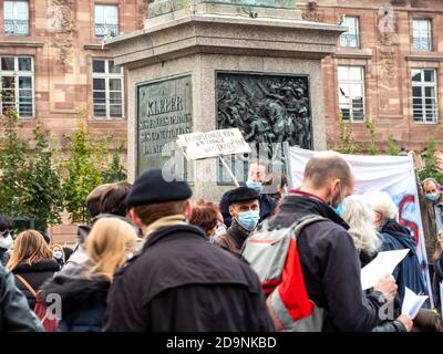 Strasburgo, Francia - 19 ottobre 2020: Da charlie hebdo nulla è cambiato - placard al più rpotest a causa della morte di Samuel Paty Foto Stock