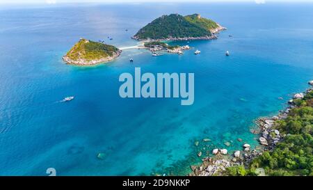 Vista aerea Drone scatto di Koh Nang Yuan bello piccolo isola di surat thani Thailandia Foto Stock