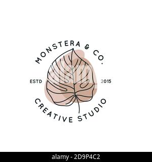Modello di design con logo a foglia Monstera in stile lineare minimale. Emblema tropicale vettoriale esotico con foglie e forme astratte rosa per Beauty, SPA Illustrazione Vettoriale