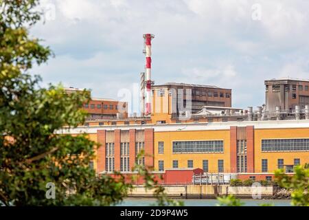 Brisbane, Queensland, Australia - 26 settembre 2019: Magazzino industriale al molo della città Foto Stock