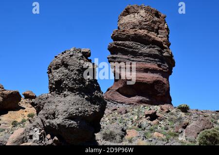 Spagna, Isole Canarie, Tenerife, Parco del Teide, spettacolari formazioni rocciose di origine vulcanica che separano in due la caldera di Las Canadas. Foto Stock