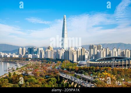 Scenario autunnale del fiume Han a Seoul, Corea del Sud nel 2020. Foto Stock