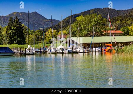 Marina, Bad Wiessee, Tegernsee, Prealpi Bavaresi, Baviera, Germania, Europa Foto Stock