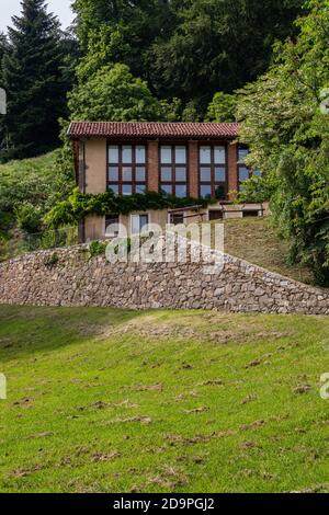 Scorcio del paesaggio del Parco della Burcina a Biella, Piemonte, Italia Foto Stock