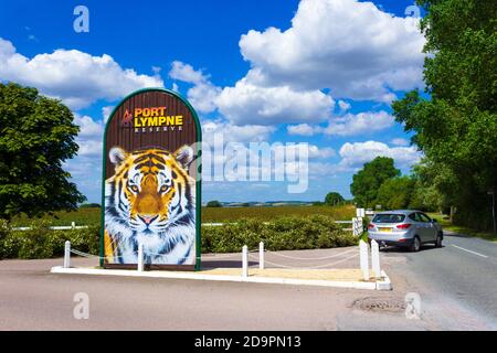 Vista dell'ingresso della riserva di Port Lympne - un allevamento santuario per animali rari e in pericolo, Lympne, Kent, UK Foto Stock