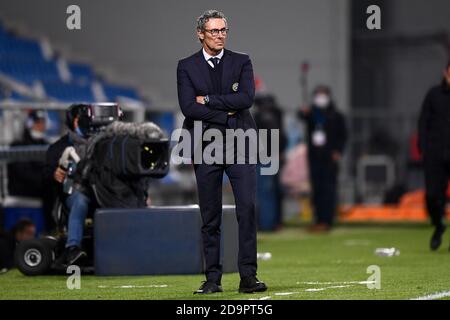 Reggio Emilia, Italia - 06 novembre 2020: Luca Gotti, capo allenatore di Udinese Calcio, guarda durante la Serie UNA partita di calcio tra gli Stati Uniti Sassuolo e Udinese Calcio. La partita terminò il cravatta del 0-0. Credit: Nicolò campo/Alamy Live News Foto Stock