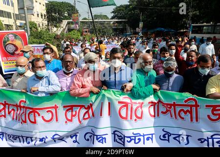 Dhaka, Bangladesh - 07 novembre 2020: I membri del Bangladesh indù buddista Christian Unity Council si radunano contro la violenza comunitaria mentre vengono lanciati Foto Stock