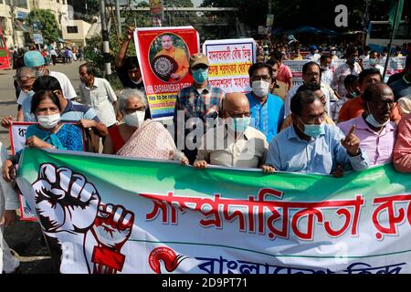 Dhaka, Bangladesh - 07 novembre 2020: I membri del Bangladesh indù buddista Christian Unity Council si radunano contro la violenza comunitaria mentre vengono lanciati Foto Stock