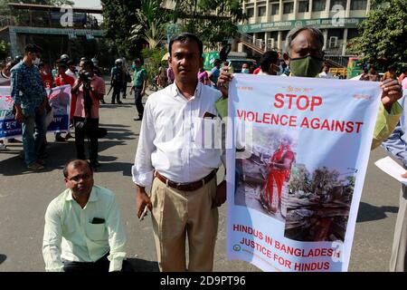 Dhaka, Bangladesh - 07 novembre 2020: I membri del Bangladesh indù buddista Christian Unity Council si radunano contro la violenza comunitaria mentre vengono lanciati Foto Stock