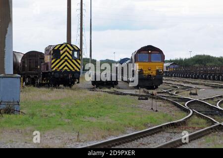 Guardando verso est lungo il cortile Margam con '66041' al centro. Foto Stock