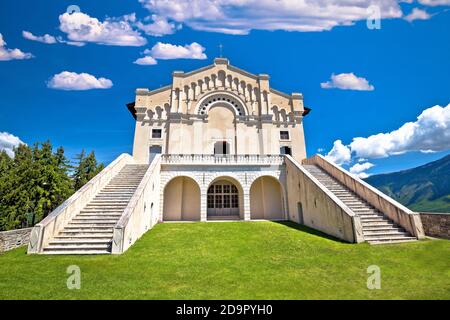 Santuario della Madonna di Montecastello sopra la chiesa del lago di Garda, Lombardia Foto Stock