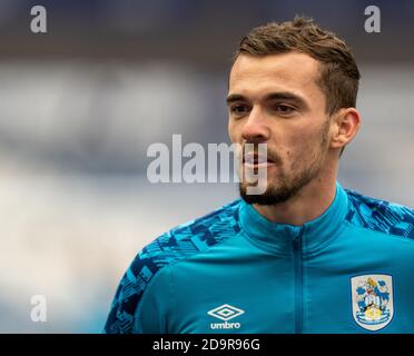 Huddersfield, Yorkshire, Regno Unito. 7 novembre 2020 il John Smiths Stadium, Huddersfield, Yorkshire, Inghilterra; campionato di calcio inglese della lega di calcio, Huddersfield Town contro Luton Town; Harry Toffolo di Huddersfield Town prima di dare il via Foto Stock