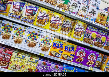 Miami Beach Florida, Publix alimentari negozio supermercato, scatole di imballaggio scaffali scaffali colazione cereali alimentari vendita, General Mills Raisin N Foto Stock