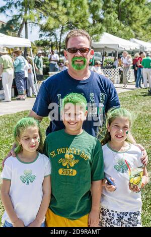 Miami Florida, Coral Gables Ponce Circle Park, St Patrick's Day Festival annuale cultura irlandese tradizione indossare padre verde figlio figlia fam Foto Stock