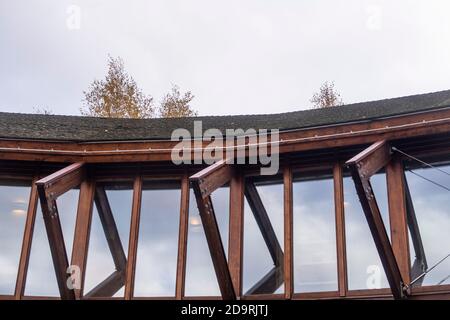 Edificio sostenibile incorniciato in legno, Smile Dentists, Exeter. Materiali riutilizzabili. Foto Stock