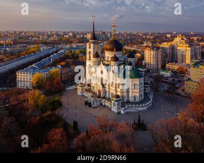 Serata autunno Voronezh, Annunciazione Cattedrale, vista aerea droni Foto Stock