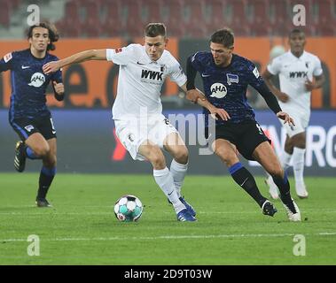 Augusta, Germania. Firo: 07.11.2020 Calcio: Calcio: Prima stagione Bundesliga 2020/21 FC Augusta - Hertha BSC Berlino 0; 3 duelli, Alfred Finnbogason, Versus, Niklas Stark Credit: Klaus Rainer Krieger/Pool/viafirosportphoto | Use worldwide/dpa/Alamy Live News 2020 Foto Stock