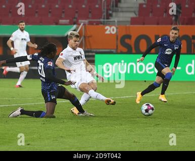 Augusta, Germania. Firo: 07.11.2020 Calcio: Calcio: Prima stagione Bundesliga 2020/21 FC Augusta - Hertha BSC Berlino 0; 3 Florian Niederlechner, spara, goal, offside Goal Credit: Klaus Rainer Krieger/Pool/viafirosportphoto | usage worldwide/dpa/Alamy Live News 2020 Foto Stock