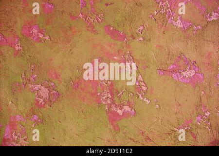 Tonificazione in colore verde rosa brillante parete di intonaco in cemento antico. Concetto di arte moderna. Moderno sfondo urbano Grunge. Posizione dello spazio di copia per il testo. Foto Stock