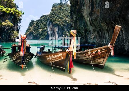 Paradiso in Thailandia intorno a Phuket, Krabi, Koh Hong con impressionanti calcari Foto Stock