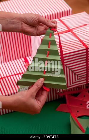 Carta passi albero di natale utilizzare solo UK / E-MAIL PER CANCELLARE ALTRO DIRITTI Foto Stock