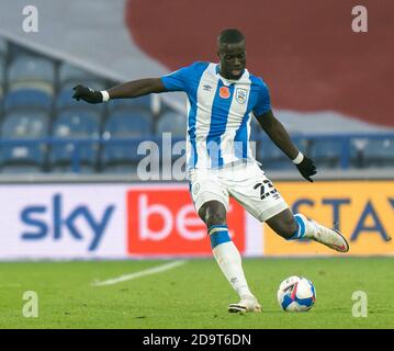 Huddersfield, Yorkshire, Regno Unito. 7 novembre 2020 il John Smiths Stadium, Huddersfield, Yorkshire, Inghilterra; campionato di calcio inglese della lega di calcio, città di Huddersfield contro città di Luton; Mouhamadou-Naby Sarr di città di Huddersfield sulla palla Foto Stock