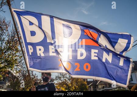 Scranton, Stati Uniti. 07 novembre 2020. SCRANTON, PA- 7 NOVEMBRE: I festeggiamenti si susseguono nella casa d'infanzia del presidente eletto Joseph Biden, dopo la sconfitta delle elezioni presidenziali di Donald Trump il 7 novembre 2020 a Scranton, Pennsylvania: Foto: Chris Tuite/ImageSPACE Credit: Imagespace/Alamy Live News Foto Stock