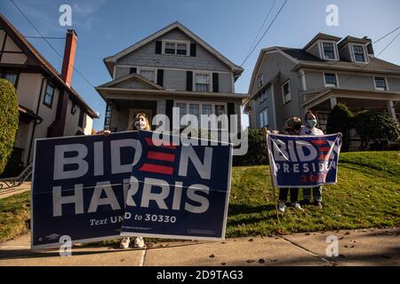 Scranton, Stati Uniti. 07 novembre 2020. SCRANTON, PA- 7 NOVEMBRE: I festeggiamenti si susseguono nella casa d'infanzia del presidente eletto Joseph Biden, dopo la sconfitta delle elezioni presidenziali di Donald Trump il 7 novembre 2020 a Scranton, Pennsylvania: Foto: Chris Tuite/ImageSPACE Credit: Imagespace/Alamy Live News Foto Stock