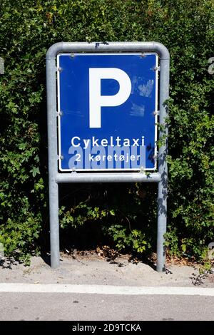 Cartello danese per due taxi in bicicletta. Foto Stock
