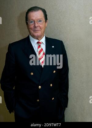 Roger Moore allo Sheraton Park Tower, Londra 9 aprile 2009 Foto Stock