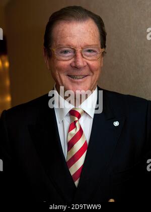 Roger Moore allo Sheraton Park Tower, Londra 9 aprile 2009 Foto Stock