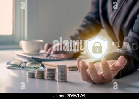 Logo icona sistema immunitario protezione dei documenti nelle mani di uomini d'affari concetto di sicurezza gestione dei documenti finanziari. Foto Stock