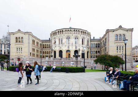 Oslo, Norvegia - 20 giugno 2019: Vista esterna dell'edificio del parlamento norvegese. Foto Stock