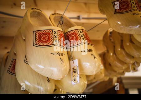 Fabbrica di calzature in legno a Volendam, Paesi Bassi Foto Stock