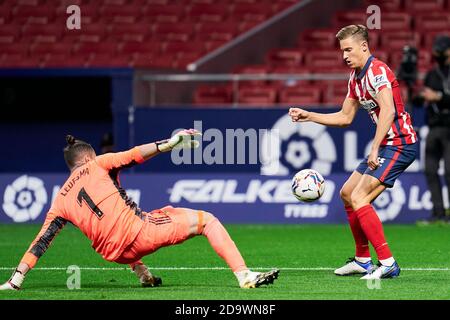 Marcos Llorente di Atletico de Madrid e c1- durante la Liga Santander partita tra e allo stadio Wanda Metropolitano di Madrid, Spagna. 07 novembre 2020. (Foto di Perez Meca/MB Media) durante la Liga Santander partita tra Atletico de Madrid e Cadice CF allo stadio Wanda Metropolitano di Madrid, Spagna. 07 novembre 2020. (Foto di Perez Meca/MB Media) Foto Stock