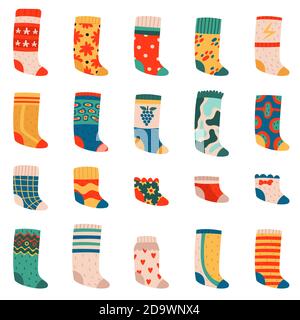 Calze carine. Colorati e divertenti calzini di cotone, tessuti caldi vestiti alla moda, doodle elastico a righe e punteggiato calze vettoriali simboli di illustrazione set Illustrazione Vettoriale